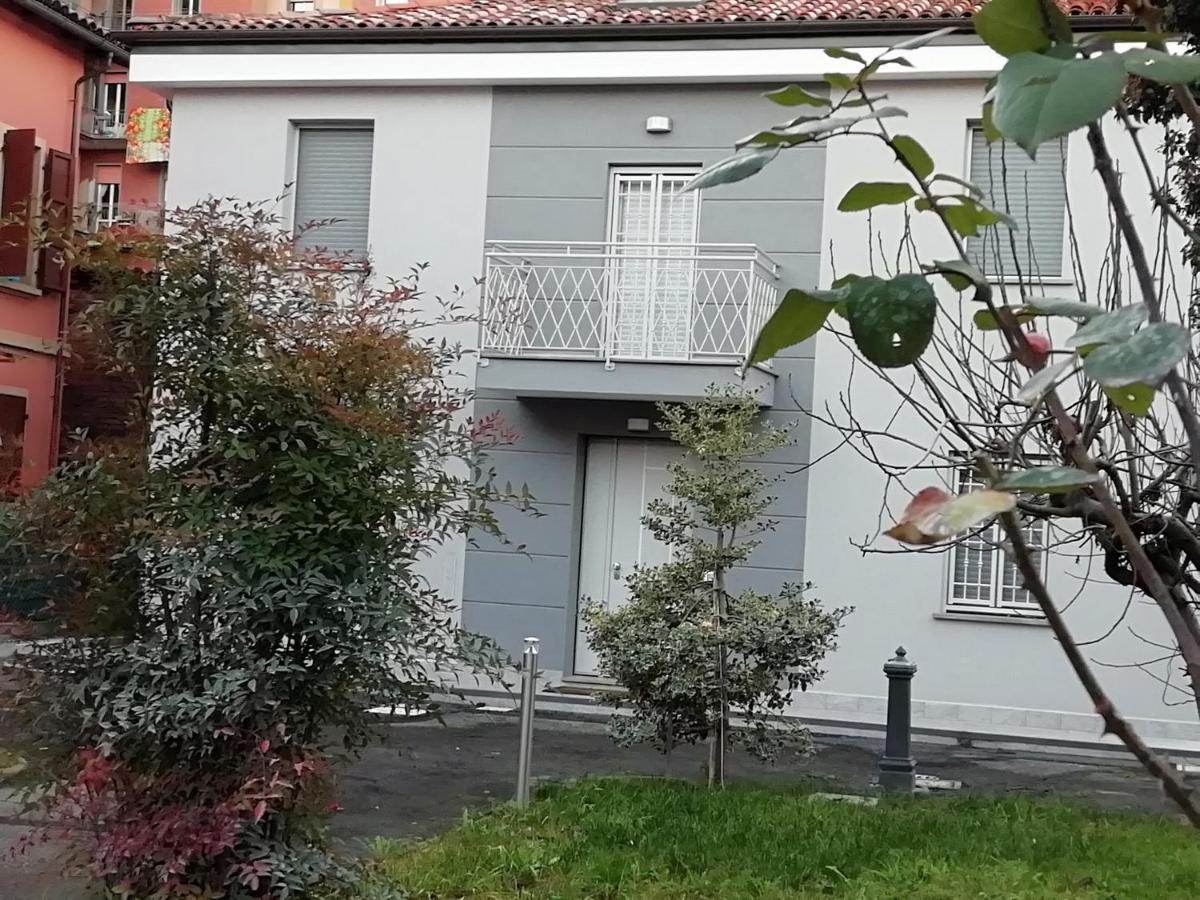Grigio Perla Panigale, Villetta Con Giardino E Parcheggio Privato Fino A Tre Posti Auto - Un Oasi Di Tranqullita Bologna Luaran gambar