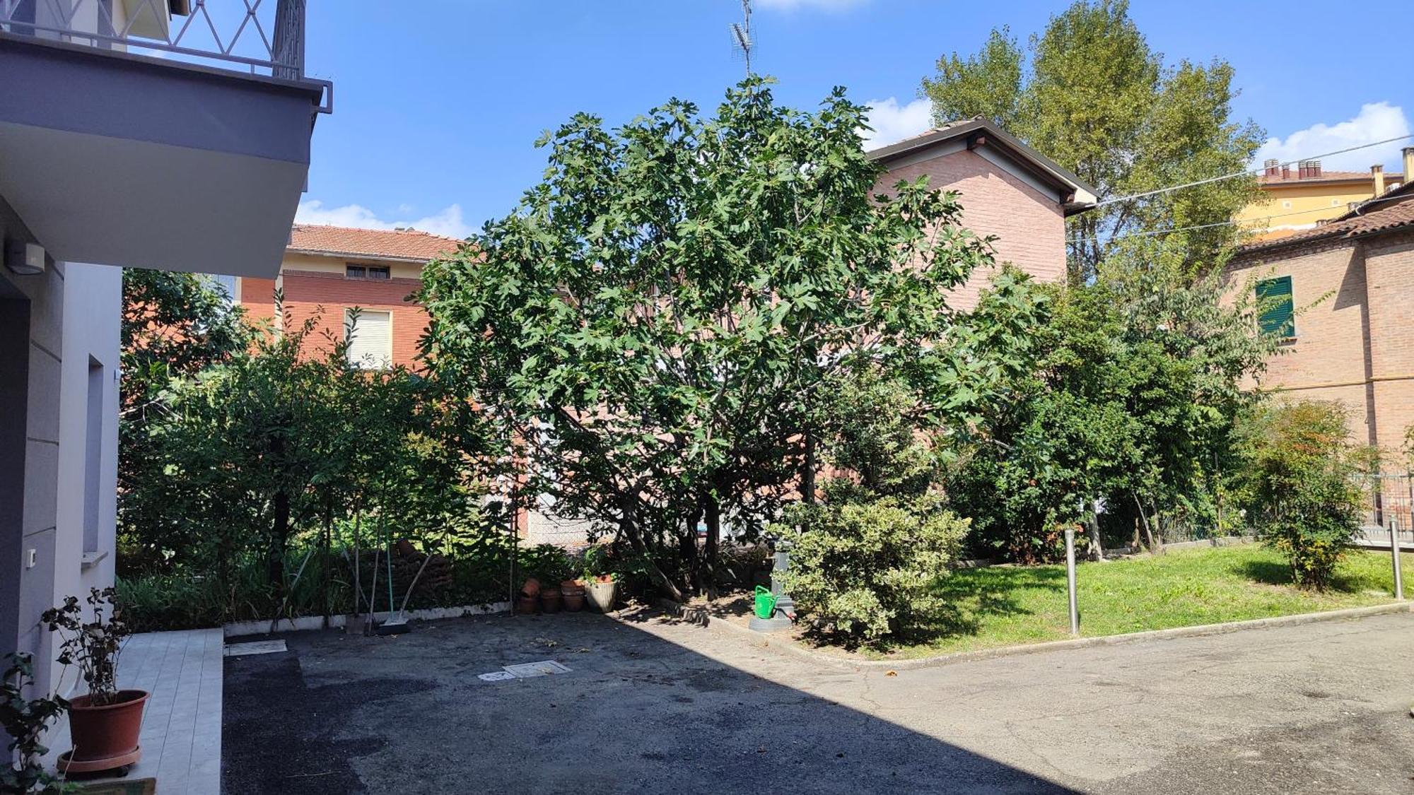 Grigio Perla Panigale, Villetta Con Giardino E Parcheggio Privato Fino A Tre Posti Auto - Un Oasi Di Tranqullita Bologna Luaran gambar