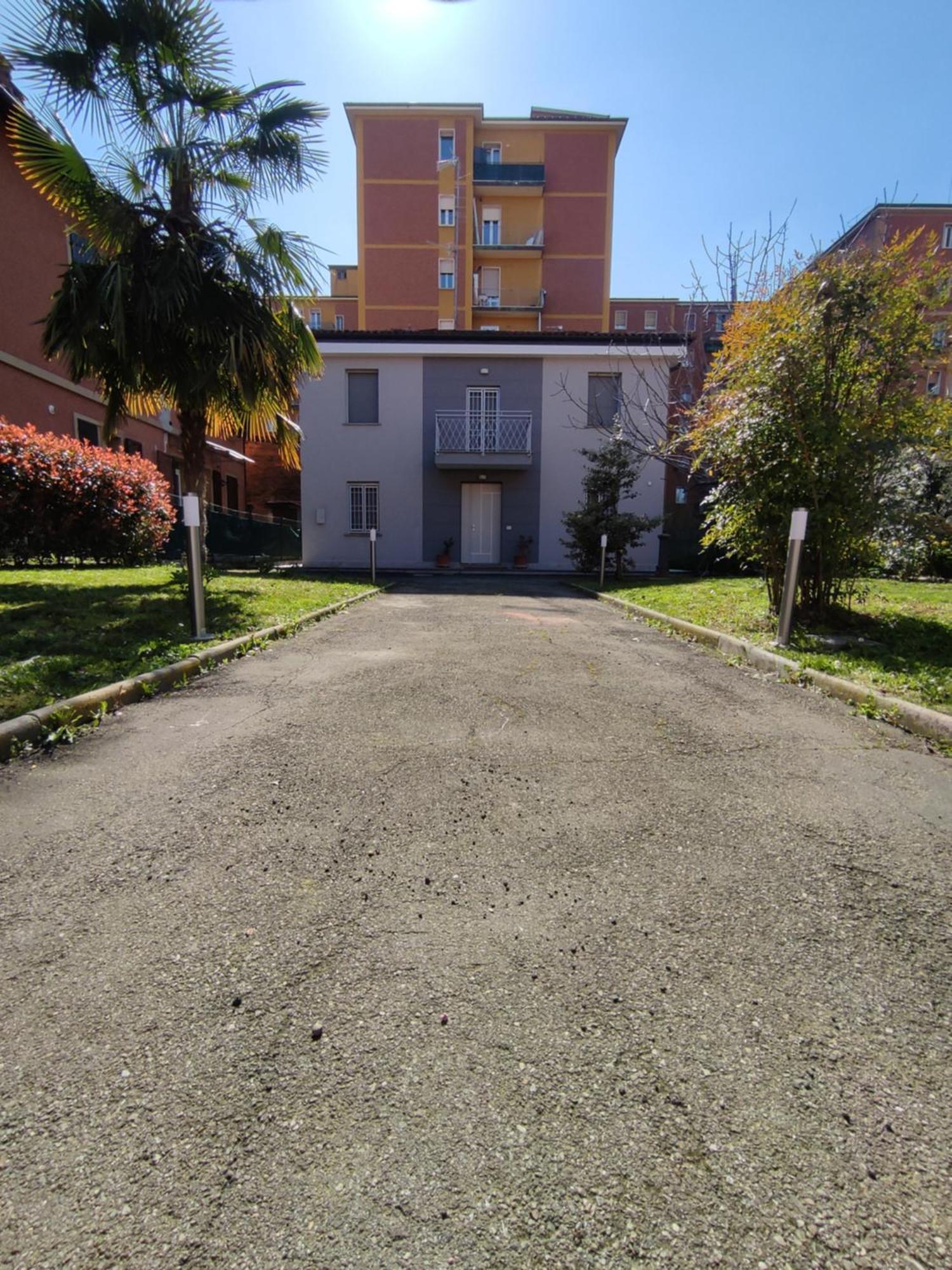 Grigio Perla Panigale, Villetta Con Giardino E Parcheggio Privato Fino A Tre Posti Auto - Un Oasi Di Tranqullita Bologna Luaran gambar